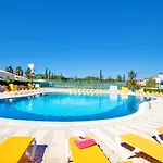 Townhouse Moreton - Moradia Com Jacuzzi E Piscina - Feriehus Portimão