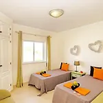 Townhouse Moreton - Moradia Com Jacuzzi E Piscina - Feriehus *